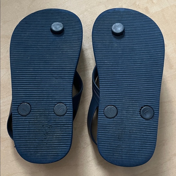 Old Navy Kids Navy Flip Flops - Picture 2 of 4